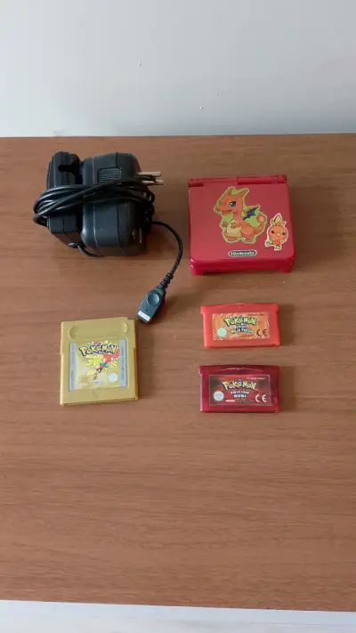 GamBoy Advance SP rojo con juegos Pokémon - miniatura 1