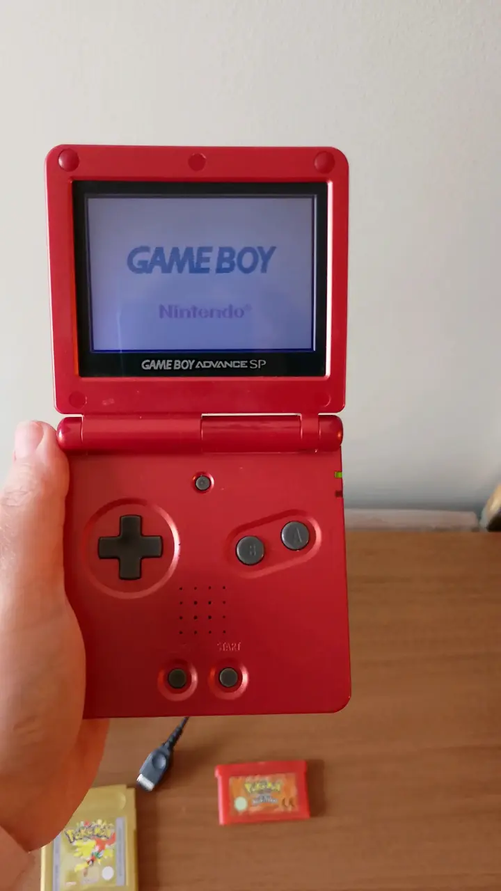 GamBoy Advance SP rojo con juegos Pokémon - 2