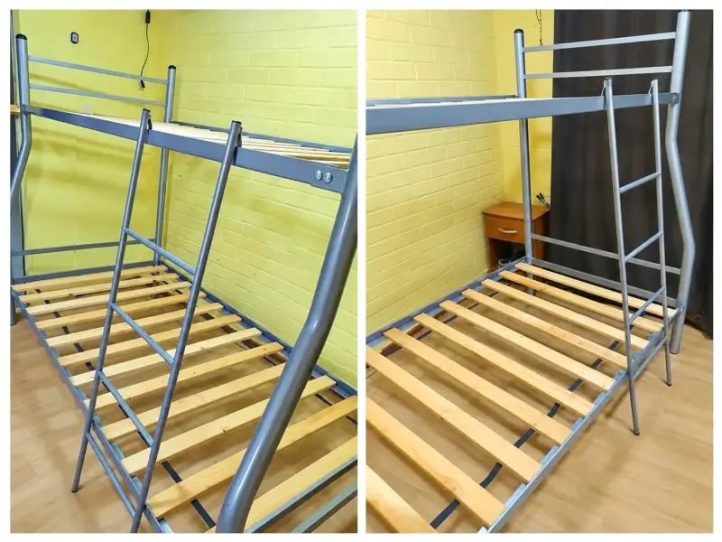 Camarote metálico con escalera