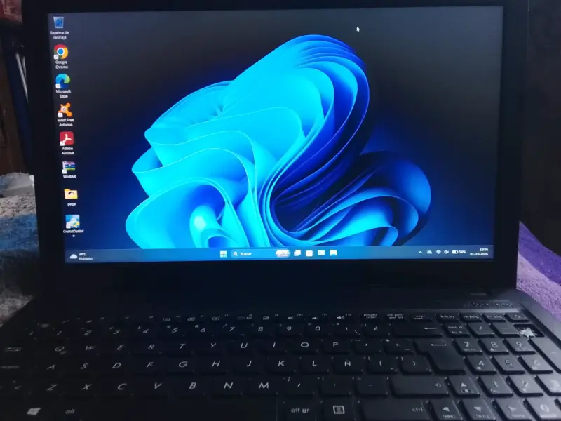 Asus X543u Con i3,8gb ram y 120 GB SSD - 1