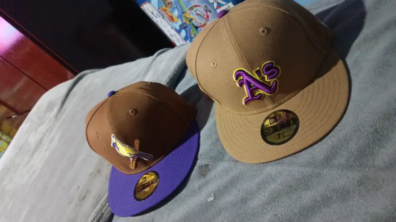 Gorras New Era 59FIFTY con logos bordados - 1