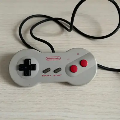 Consola Nintendo Entertainment System con control y juego - miniatura 3