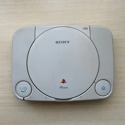 Consola Sony PS One con adaptador y caja original - miniatura 1