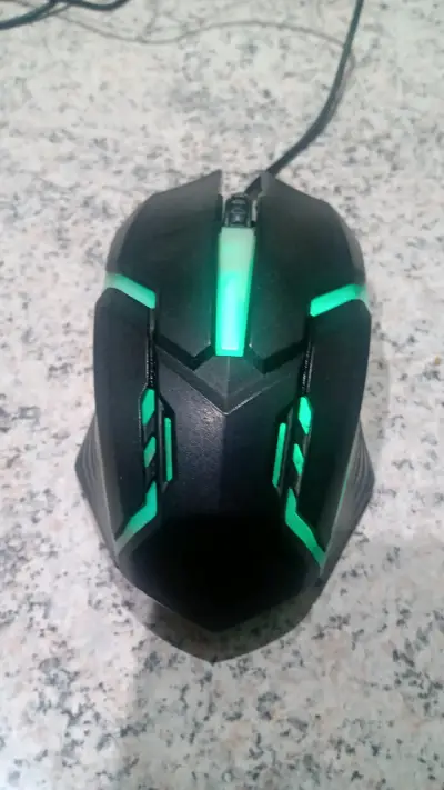 Mouse gamer con luces LED y cable USB - miniatura 1