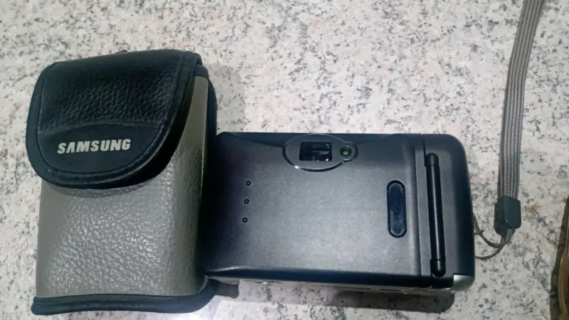 Cámara analógica Samsung Fino 15SE con estuche - 2