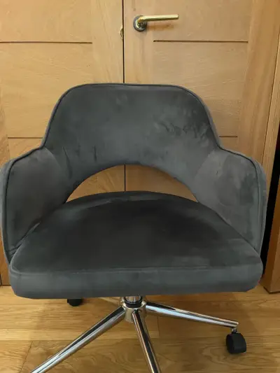 Silla de oficina gris con ruedas ajustable - miniatura 3