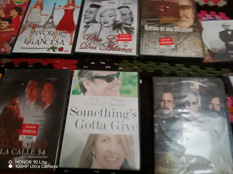 Colección de DVDs de películas variadas - 4