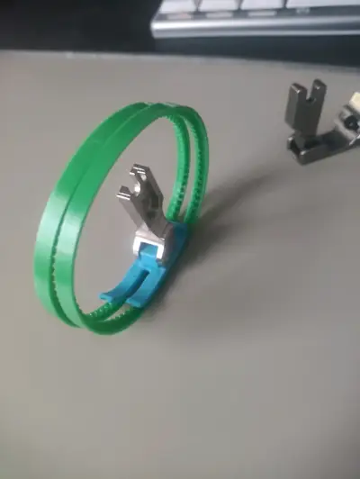Pie de prensatelas para máquina de coser con guía - miniatura 1