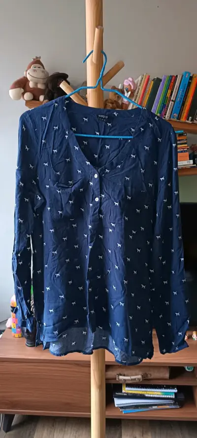 Blusa azul con estampado de perros Marquis - miniatura 1