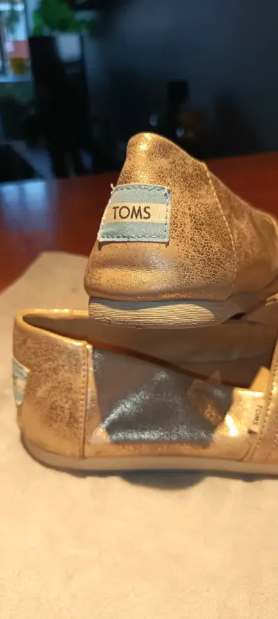 Zapatos dorados TOMS casuales para mujer - miniatura 3