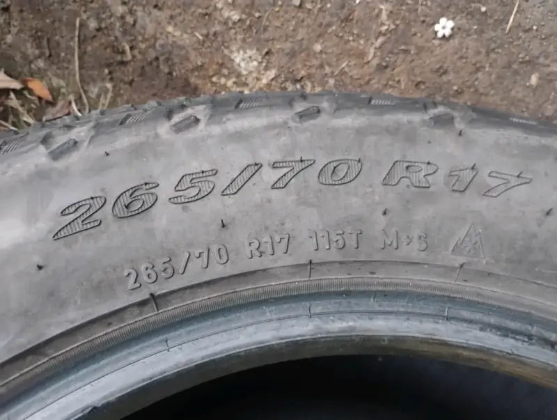 Neumático All Terrain 265/70 R17 en buen estado - 2