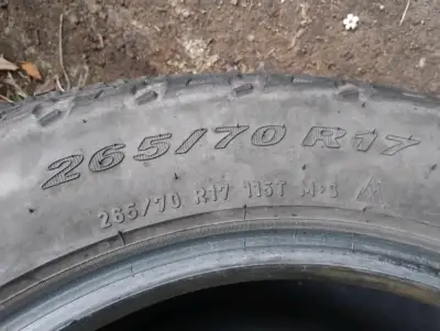 Neumático All Terrain 265/70 R17 en buen estado - miniatura 2