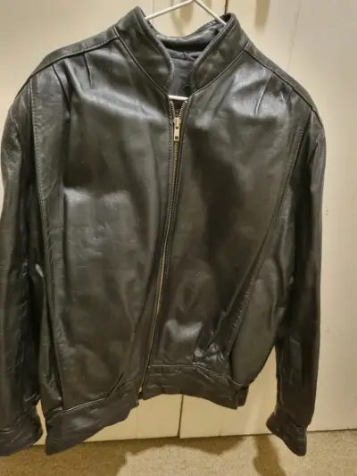 Chaqueta de cuero negra para mujer - miniatura 1