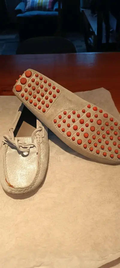 Mocasines de cuero gris con detalles naranjas - miniatura 3