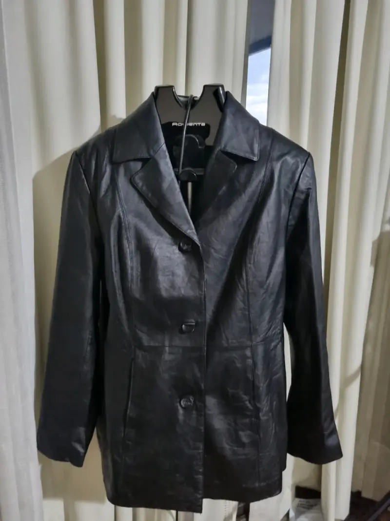 Chaqueta de cuero negra para mujer - 1
