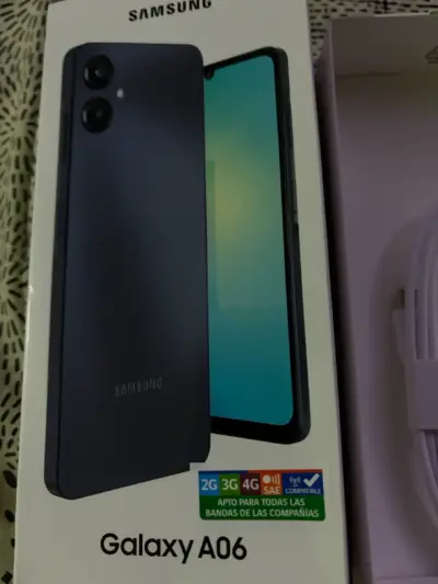 Samsung Galaxy A06 con caja y accesorios - miniatura 1