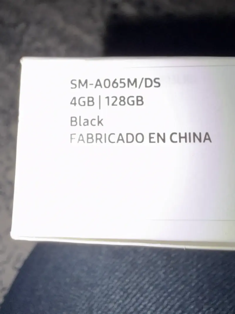 Samsung Galaxy A06 con caja y accesorios - 5