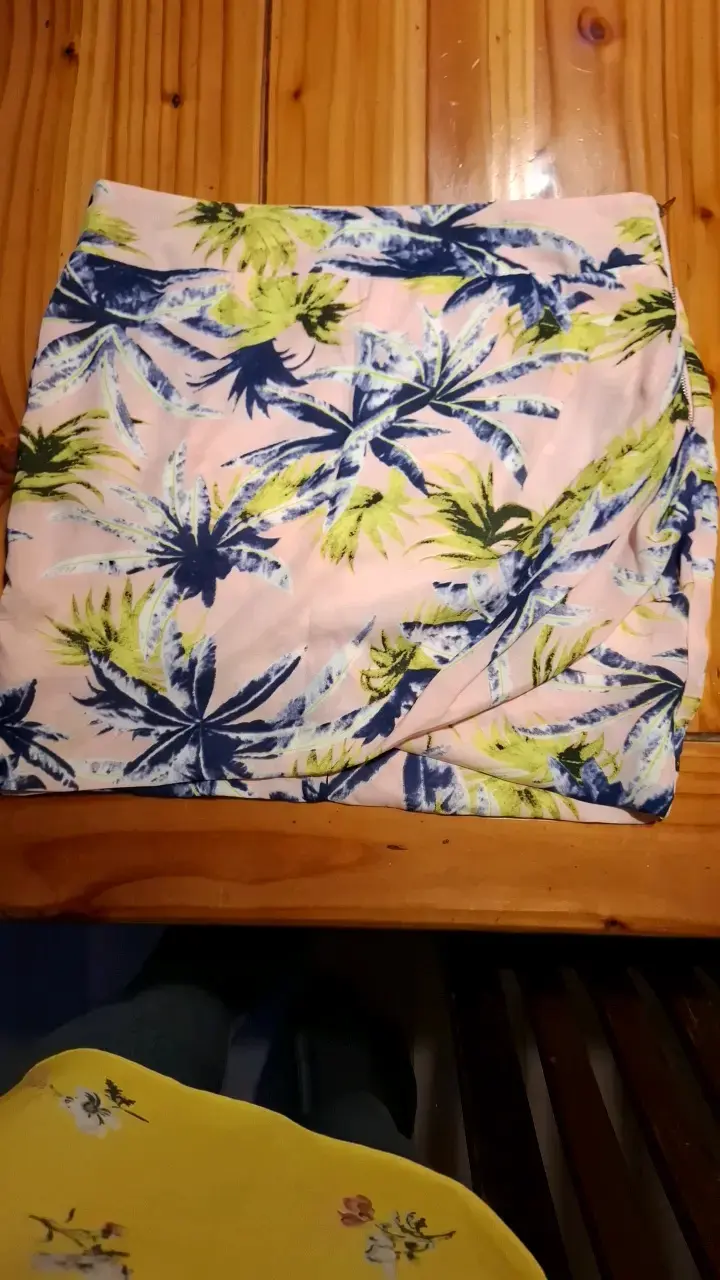 Falda corta estampada tropical para mujer - 1