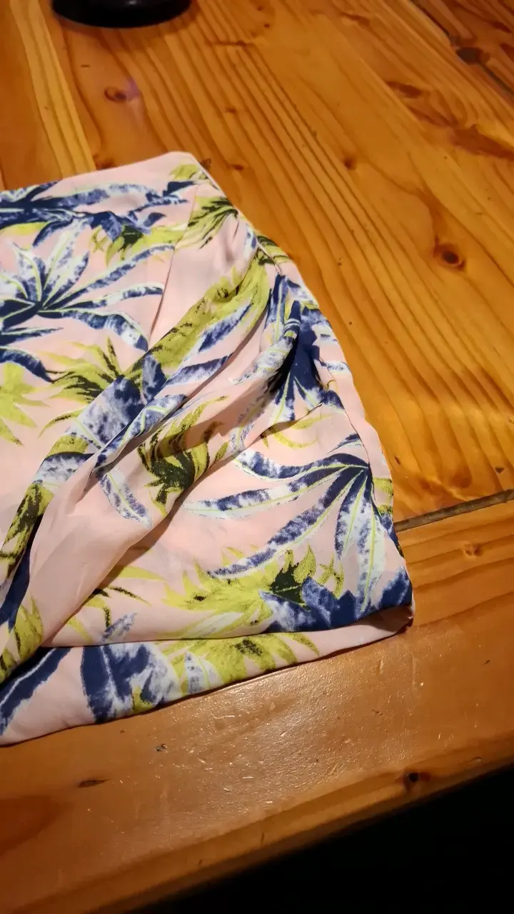 Falda corta estampada tropical para mujer - 2