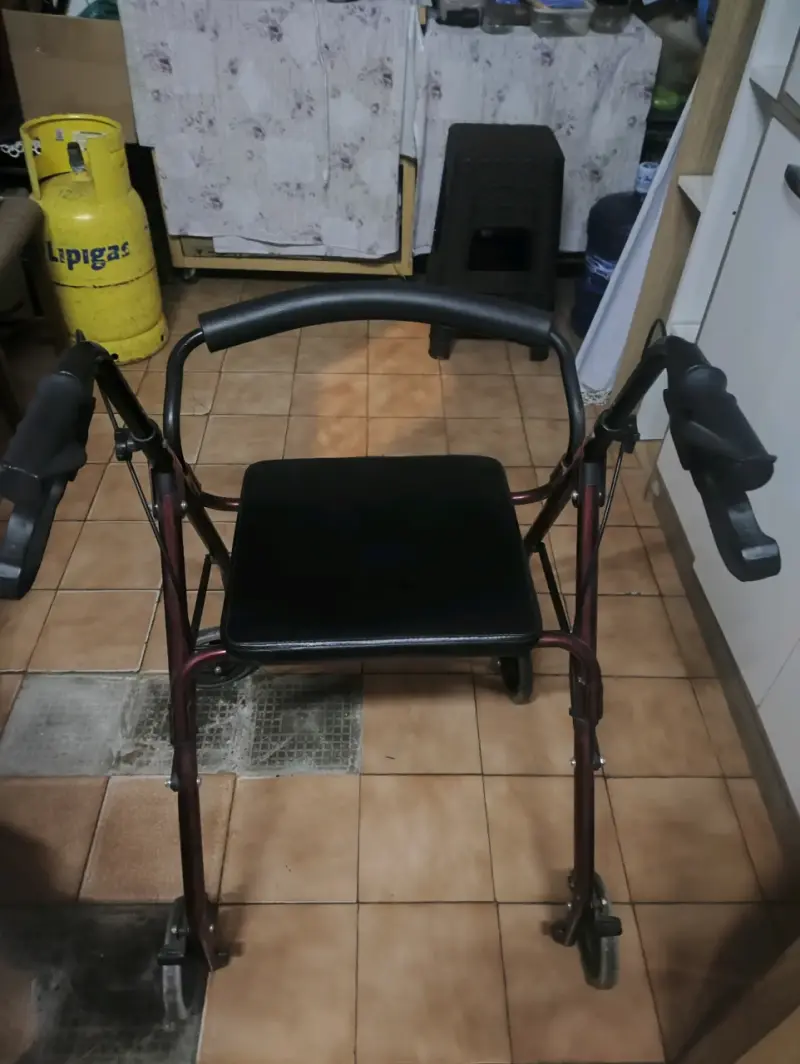 Andador con asiento plegable para adultos - 1
