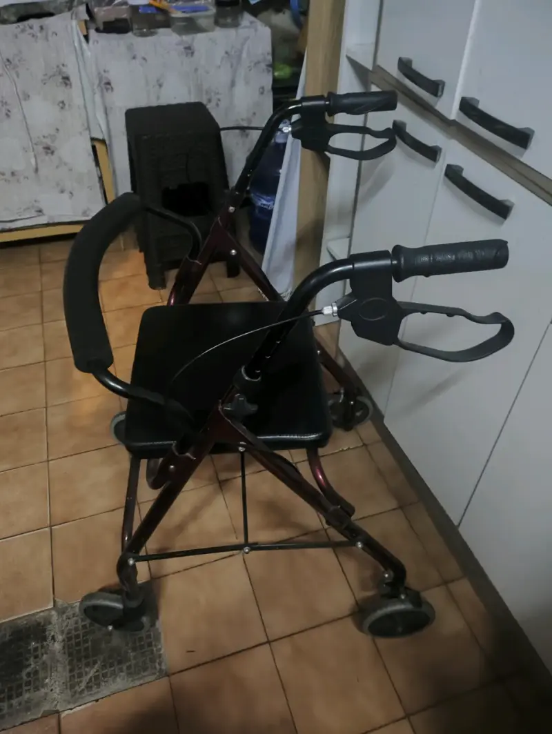 Andador con asiento plegable para adultos - 2