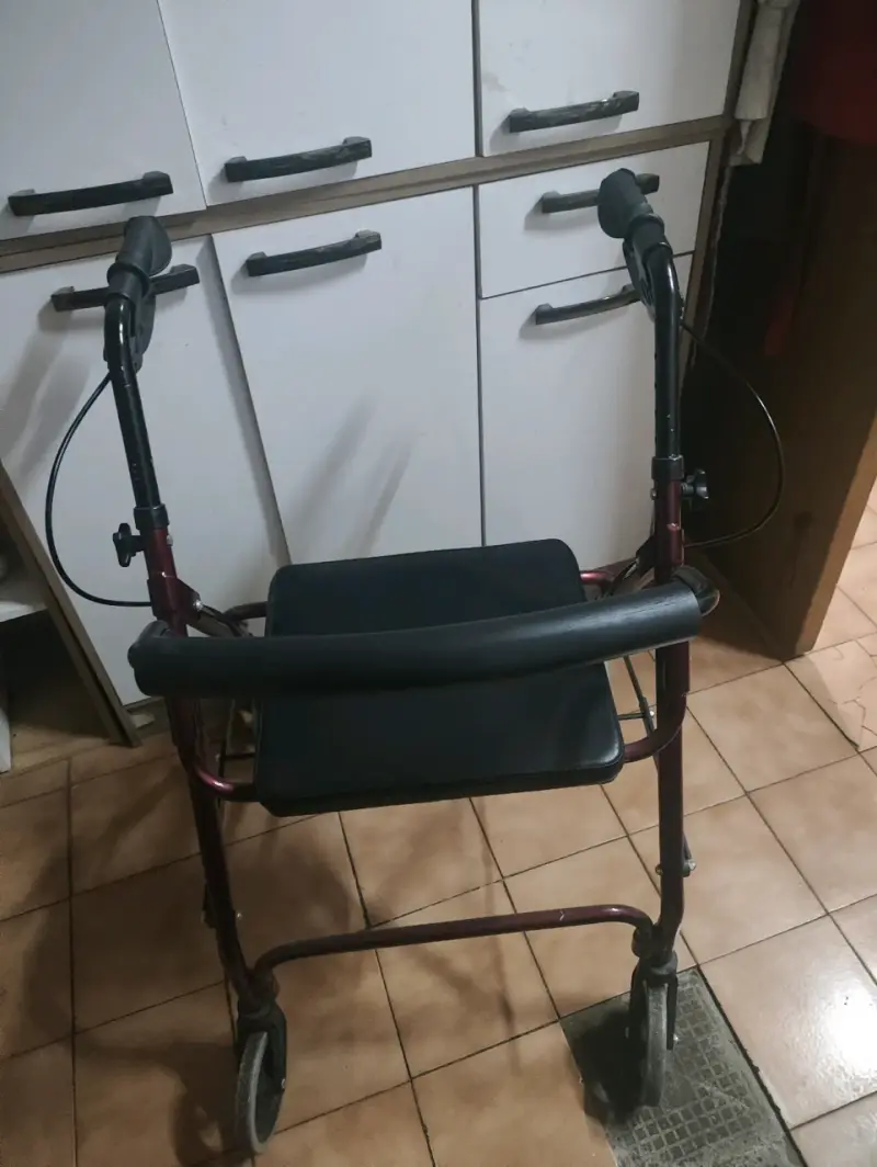 Andador con asiento plegable para adultos - 3