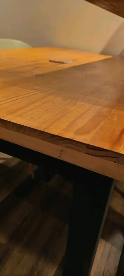 Mesa de comedor de madera con patas negras - miniatura 2