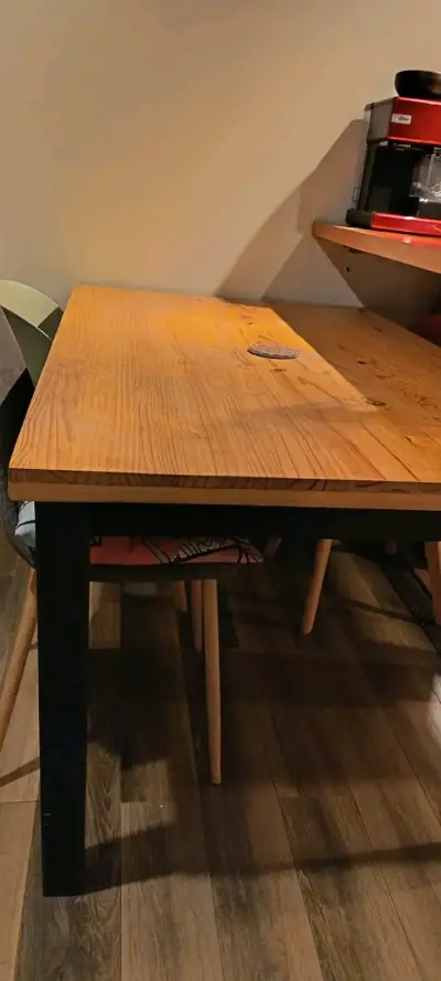 Mesa de comedor de madera con patas negras - miniatura 3
