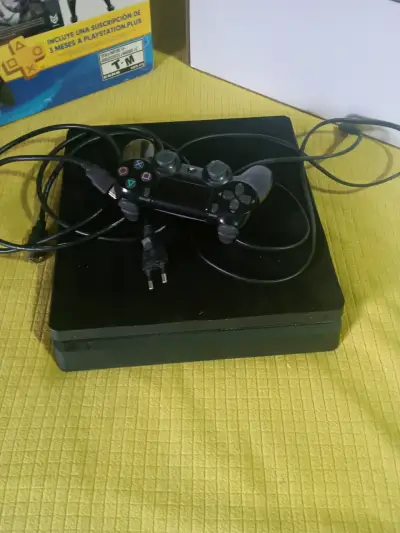 Consola PS4 SLIM con control y juegos incluidos - miniatura 1