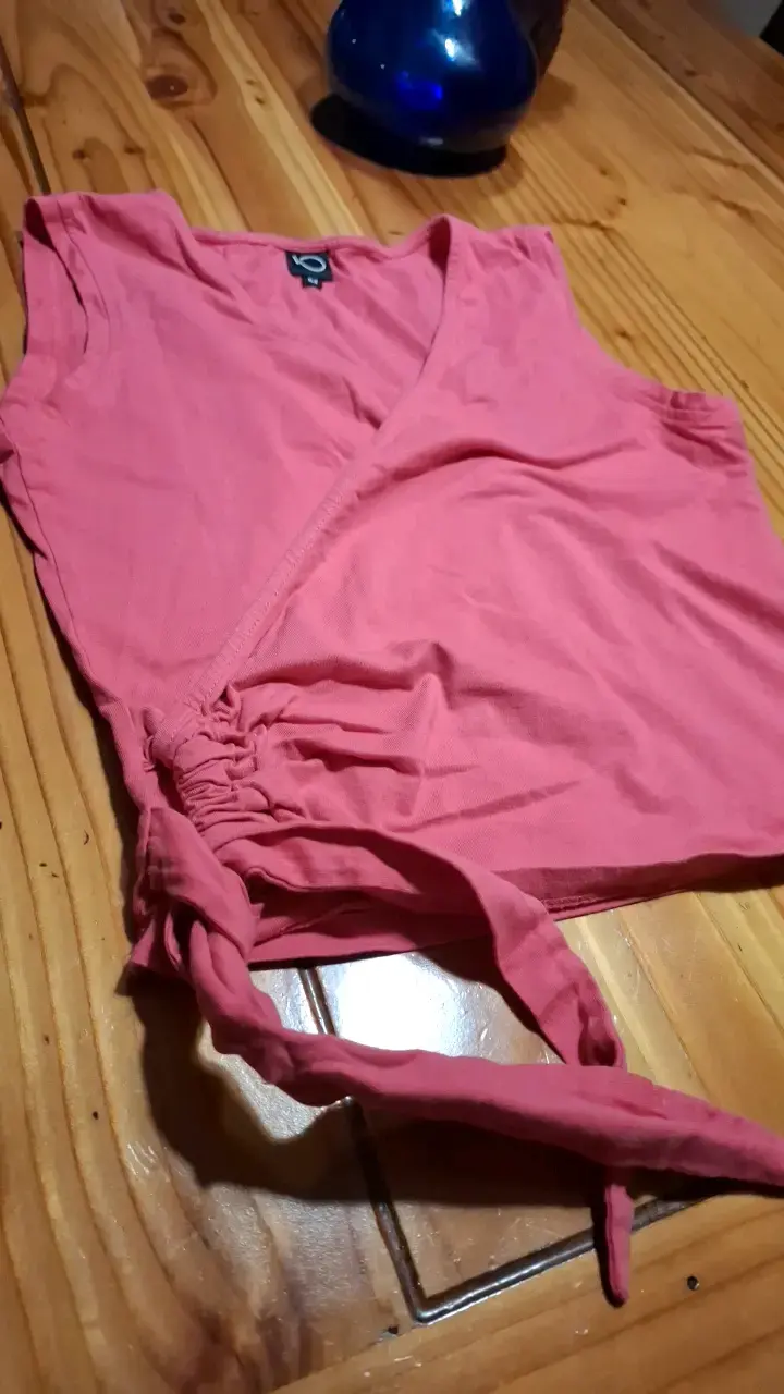 Blusa cruzada sin mangas color rosa - 3