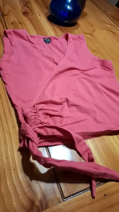 Blusa cruzada sin mangas color rosa - miniatura 3