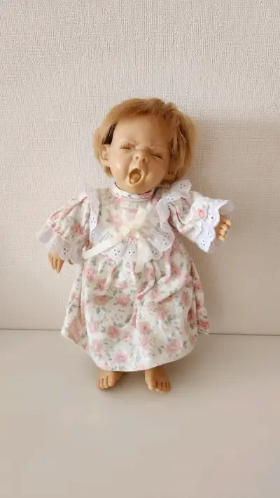 Muñeca vintage años 90 - miniatura 1