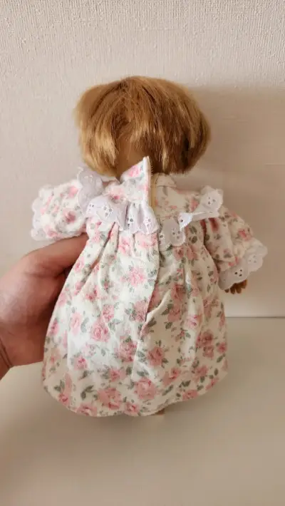 Muñeca vintage años 90 - miniatura 3