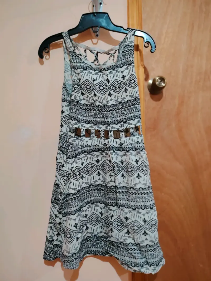 Vestido corto estampado con diseño tribal - 3