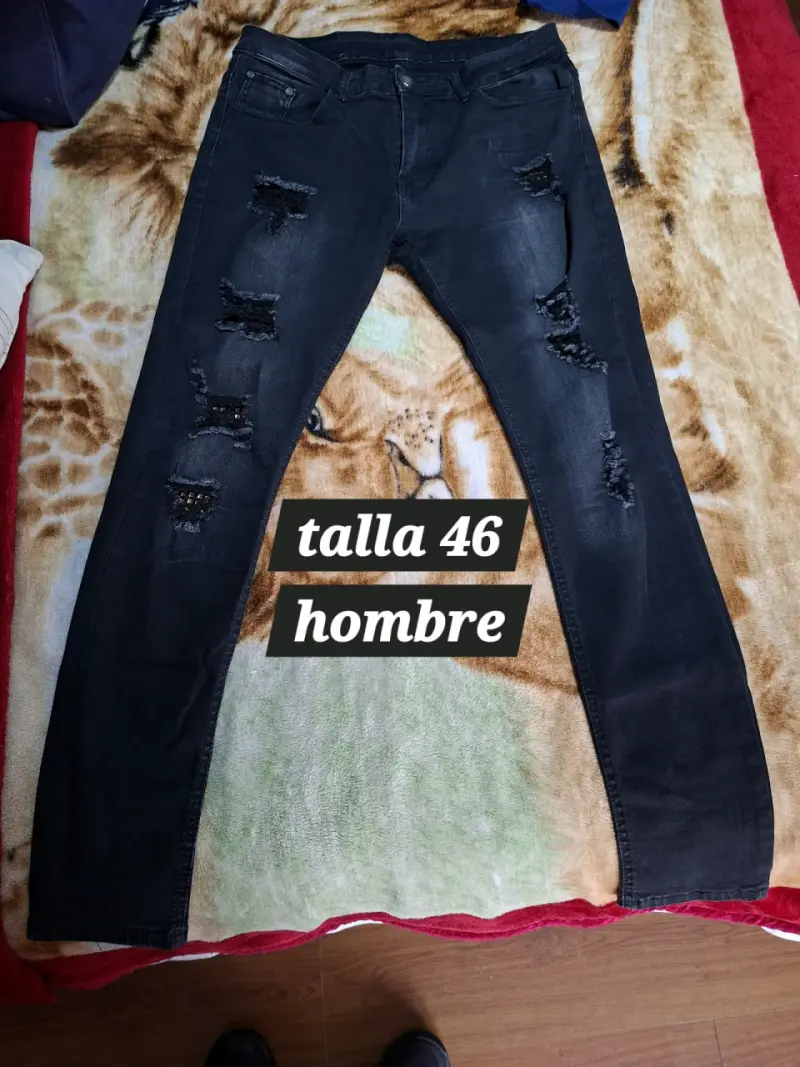 Jeans negros rasgados para hombre talla 46