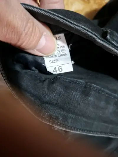 Jeans negros rasgados para hombre talla 46 - miniatura 4