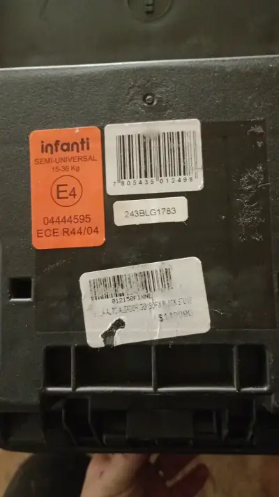 Asiento elevador para auto Infanti negro - miniatura 3