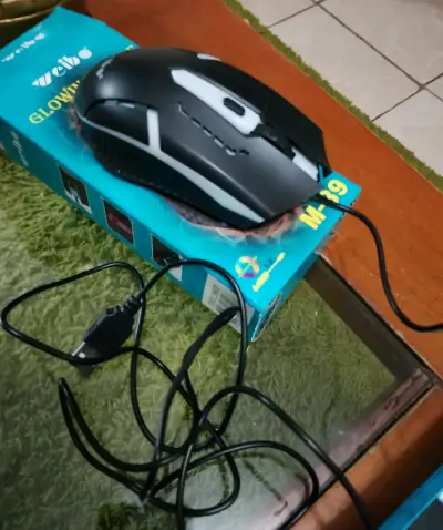 Teclado y mouse gamer con iluminación RGB - miniatura 3