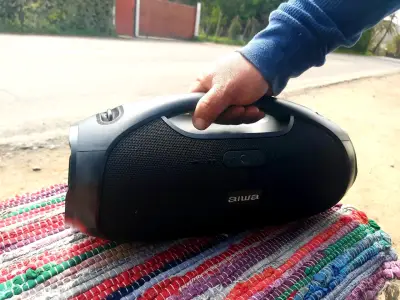 Parlante portátil Aiwa con correa - miniatura 2