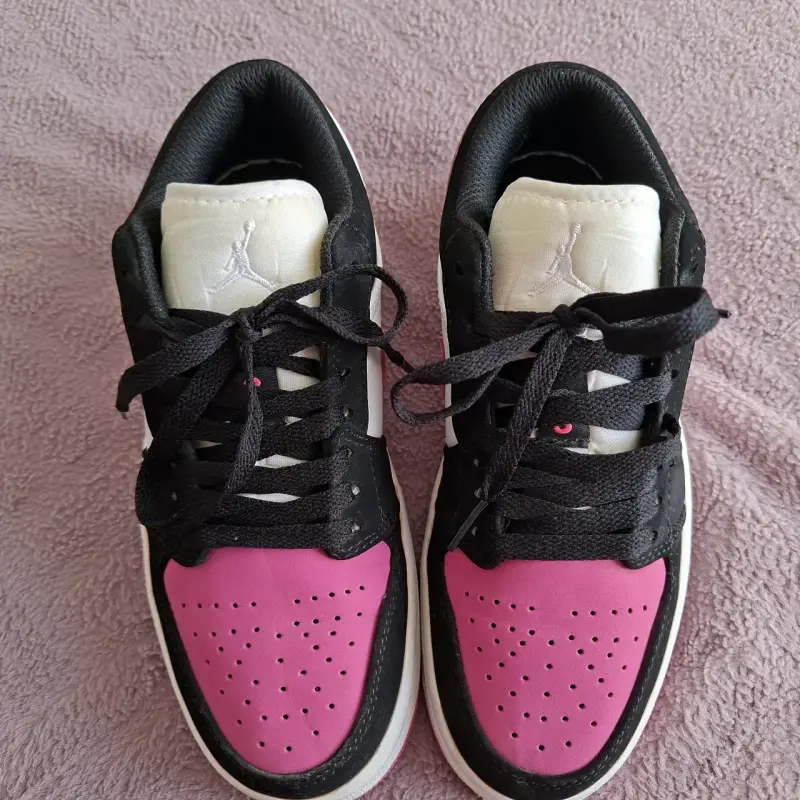 Zapatillas Air Jordan 1 Low Rosadas y Negras - 2