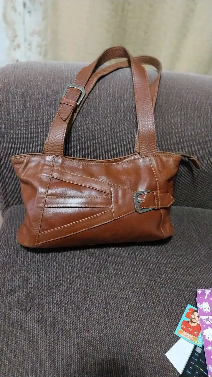 Cartera de cuero marrón con hebilla - 1