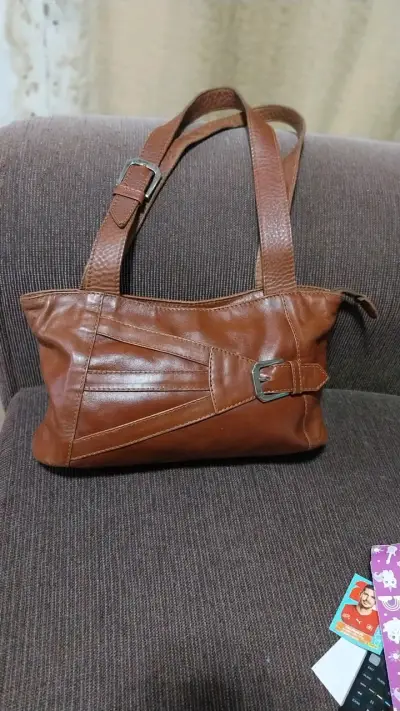 Cartera de cuero marrón con hebilla - miniatura 1
