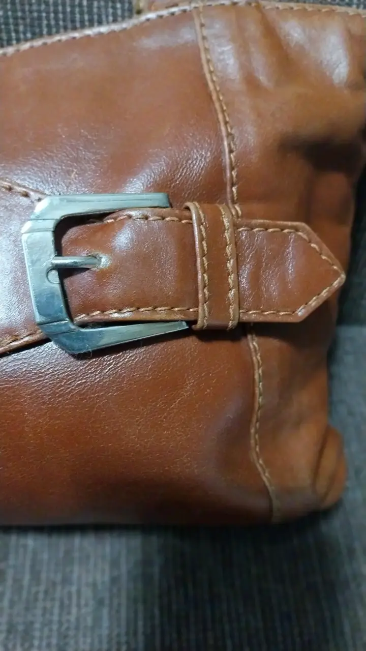Cartera de cuero marrón con hebilla - 4