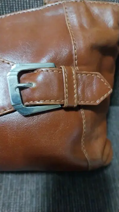 Cartera de cuero marrón con hebilla - miniatura 4