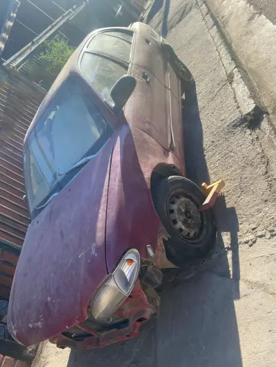 Hyundai Accent 1.3 Del 98 - miniatura 1