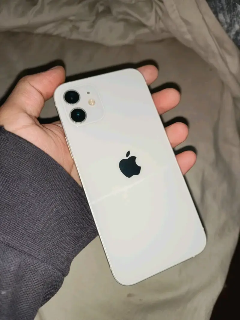 iPhone 12 Blanco en Buen Estado - 4