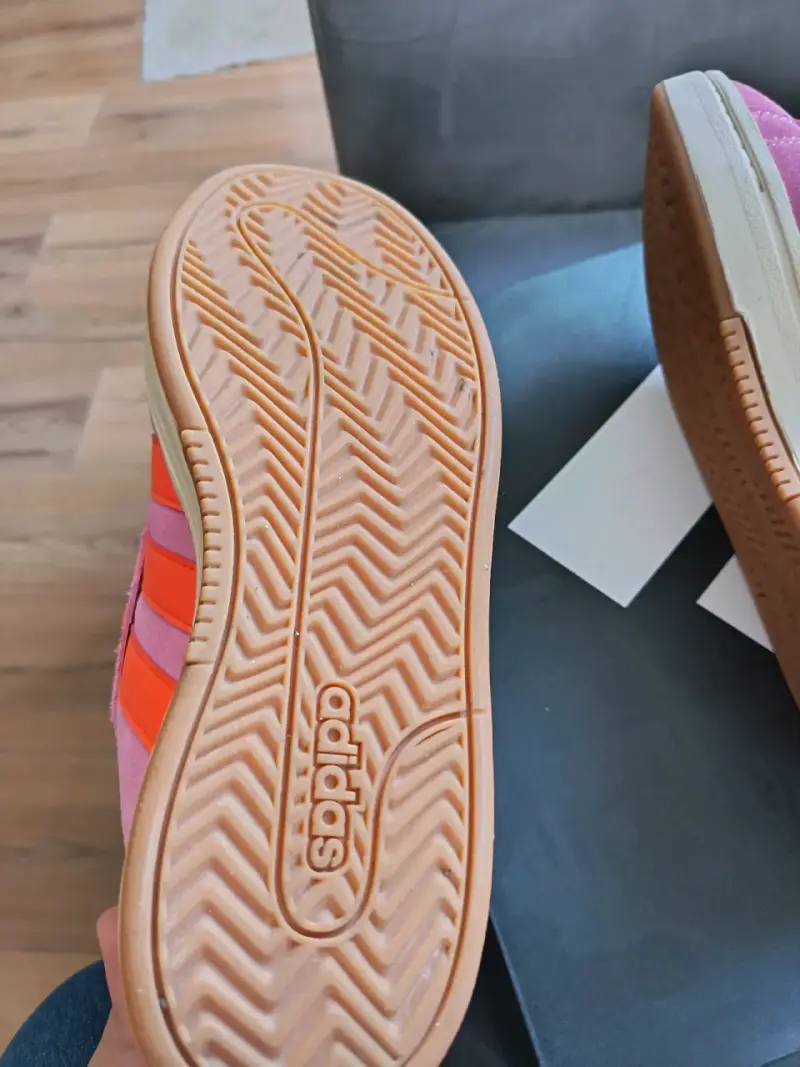 Zapatillas Adidas rosas con detalles naranjas - 3