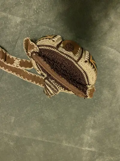 Bolso artesanal tejido a mano con diseño étnico - miniatura 2