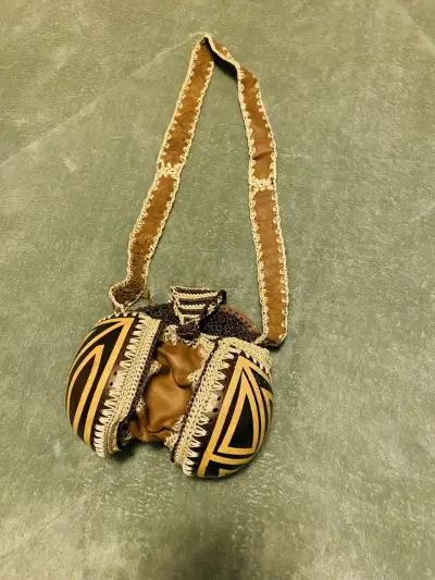 Bolso artesanal tejido a mano con diseño étnico - miniatura 4