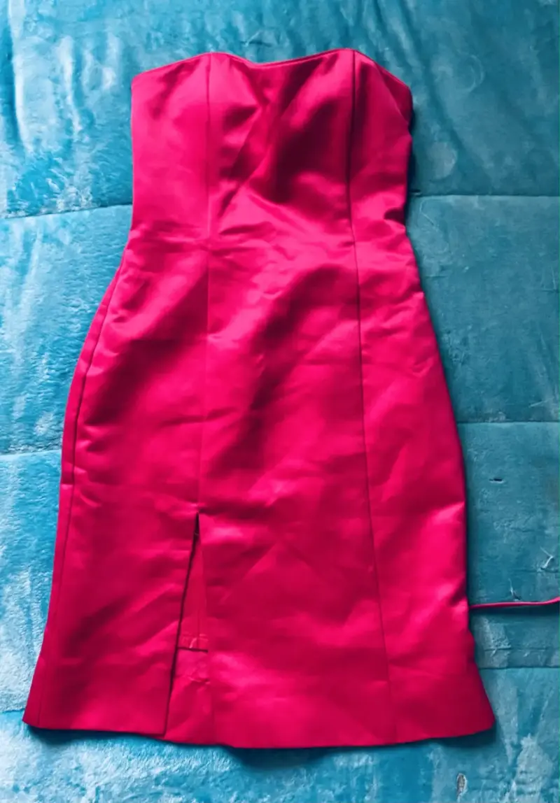 Vestido fucsia ajustado con corset - 4